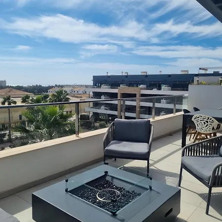 Lägenhet 3-bedroom Penthouse With Private Roof Terrace And Fantastic View *